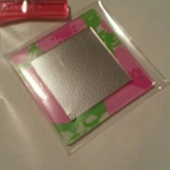 Lilly pulitzer for Estee lauder make up bag. - Picture 4 of 4